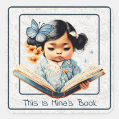 Lief meisje dat een verhaalboekje leest vierkante sticker (Voorkant)