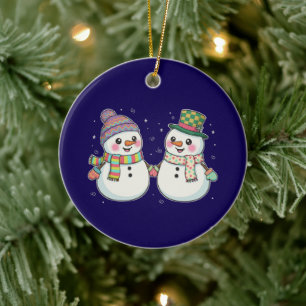 Lief paar sneeuwmannen houdt elkaars hand vast W Keramisch Ornament