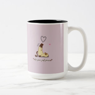 Lief sticker met uitstrekkende kat voor kattenlief tweekleurige koffiemok