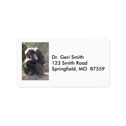 Lief! Twee chimpansees delen een liefdevolle knuff Etiket (Voorkant)