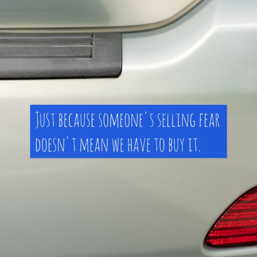 liefde > angst bumpersticker (Op auto)