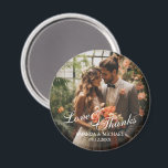 'Liefde & Bedankt' Custom Photo Wedding Favoriet Magneet<br><div class="desc">Een stijlvol en elegant ontwerp met de woorden "Love & Bedankt" in een prachtig wit lettertype. Het bevat ruimte voor een aangepaste foto,  namen en de trouwdatum in een klassiek wit lettertype. Een perfecte manier om een persoonlijk tintje toe te voegen aan uw speciale dag!</div>
