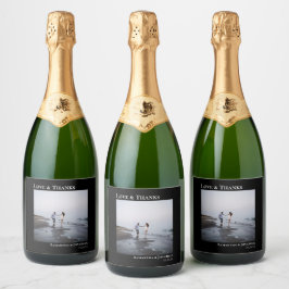 Liefde & Bedankt Eenvoudig Zwart Modern Wedding Fo Sparkling Wijnetiket