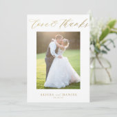 Liefde bedankt gouden script 2 foto bruiloft dank  kaart (Staand voorkant)