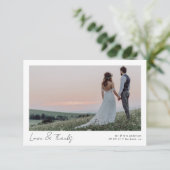 Liefde & Bedankt Minimalistische fotokalligrafie W (Staand voorkant)