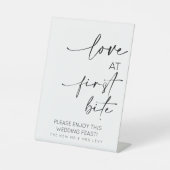 Liefde bij de eerste bijttafel reclamebord met voetstuk (Voorkant)