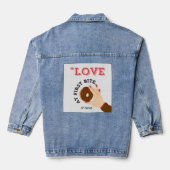 LIEFDE BIJ DE EERSTE HAP DENIM JACKET (Achterkant)
