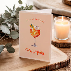 Liefde bij First Spritz Schattige Cocktail Pun Jub Kaart