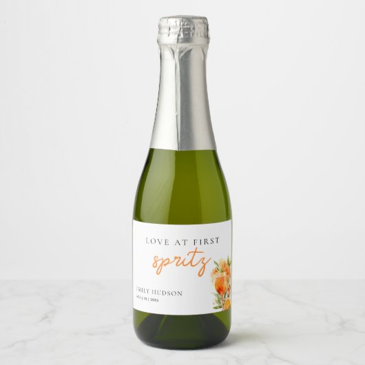 Liefde bij het eerste Vrijgezellenfeest van Spritz Sparkling Wijnetiket (Voorkant)