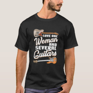 Liefde Een Vrouw En Verschillende Gitaren Leuke Ma T-shirt