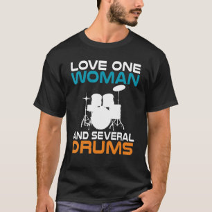 Liefde Een Vrouwen En Verschillende Drums Paar Dru T-shirt