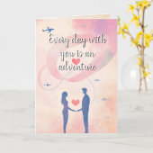 Liefde en avontuur paar silhouet kaart (Gele Bloem)