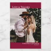 Liefde en Bedankt Cranberry Red Wedding Foto Mini Wijn Etiket (Enkel label)