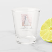 Liefde en Bedankt Foto Elegant Script Chic Wedding Shot Glas (Achterkant)