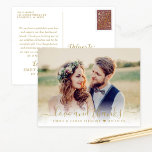 Liefde en Bedankt Gouden Bruiloft Foto Dank U Briefkaart<br><div class="desc">Deze stijlvolle "Liefde en Bedankt" foto dank u briefkaart heeft een bruiloftsportret op de voorkant met goudkleurige tekst overlay en dank u bericht dat kan worden gepersonaliseerd op de achterkant. Fotofilters zijn beschikbaar via aanpassen.</div>