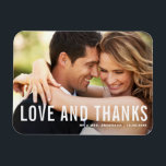 Liefde en Bedankt | Moderne typografie foto bruilo Magneet<br><div class="desc">Vier je liefde en show dankbaarheid met onze aanpasbare foto bruiloft dank je magneet! Deze unieke aandenken is ideaal om uw dierbaren te herinneren aan uw speciale dag, terwijl het uiten van uw oprechte bedankt op een gedenkwaardige manier. Het beschikt over een moderne typografie foto overlay. Personaliseer door uw foto...</div>