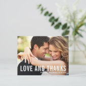 Liefde en Bedankt Moderne Typografie Fotobruiloft Briefkaart (Staand voorkant)