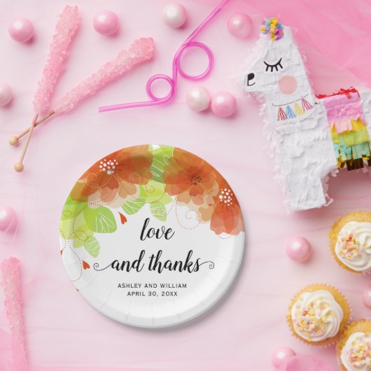 Liefde en bedankt oranje bloemen, bloementeelt papieren bordje (Feest)