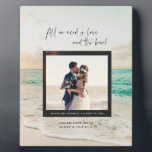 Liefde en de Beach Wedding Foto Fotoplaat<br><div class="desc">Een huwelijkskeepaardplak voor het pas gehuwde paar dat een bruiloft op het strand of een bruiloft op het strand had. Pas met uw achtergrondfoto aan (of verlaat zoals), uw trouwfoto, namen, trouwdatum, plaats en coördinaten. Om de coördinaten van je trouwlocatie te krijgen — zoek gewoon google de naam van de...</div>