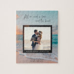 Liefde en de Beach Wedding Foto Legpuzzel<br><div class="desc">Het huwelijk is een raadsel voor een bruiloft. Pas uw foto aan met achtergrondfoto (of gebruik steekproefzonsondergang op het strand) en voeg uw trouwfoto, namen, trouwdatum, trouwplaats en coördinaten toe. Om de coördinaten van je trouwlocatie te krijgen — zoek gewoon google de naam van de plaats en de woordcoördinaten. Bijvoorbeeld...</div>