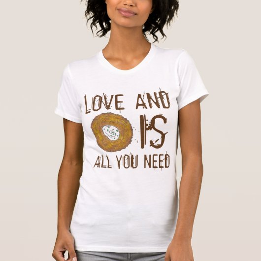 Liefde en een Latke is alles wat je nodig hebt T-shirt (Voorkant)