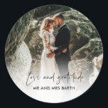 Liefde en Gratitude Wedding Favor Stickers<br><div class="desc">Breid je oprechte waardering uit en vier je liefde met onze "Liefde en Dankbaarheid" Photo Wedding Sticker. Deze veelzijdige stickers zijn de perfecte aanvulling op uw huwelijksgunsten,  bedankkaarten of enveloppen. Met een ruimte voor uw favoriete foto kunt u uw dierbare momenten delen met een vleugje liefde en dankbaarheid.</div>
