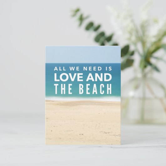 Liefde en het strand Kustbruiloft Save the Date Aankondigingskaart (Staand voorkant)