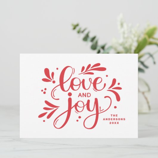 Liefde en Joy. Rood kerstscript kalligrafie Feestdagenkaart (Staand voorkant)