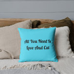 Liefde en kat gepersonaliseerd Schattige Funny Quo Kussen<br><div class="desc">Transformeer je ruimte met het "Love And Cat Personalized Schattige Funny Quote Blue Sierkussen." Perfect voor kattenliefhebbers, dit charmante kussen voegt een vleugje humor en warmte toe aan elke kamer. Gezellig en stijlvol - krijg de jouwe voor de perfecte inrichting! Gebruik de ontwerptool om uw stijl nauwkeurig te personaliseren. Neem...</div>