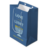 "Liefde en Licht" Menorah Gepersonaliseerde Chanoe Medium Cadeauzakje (Voorkant Gekanteld)