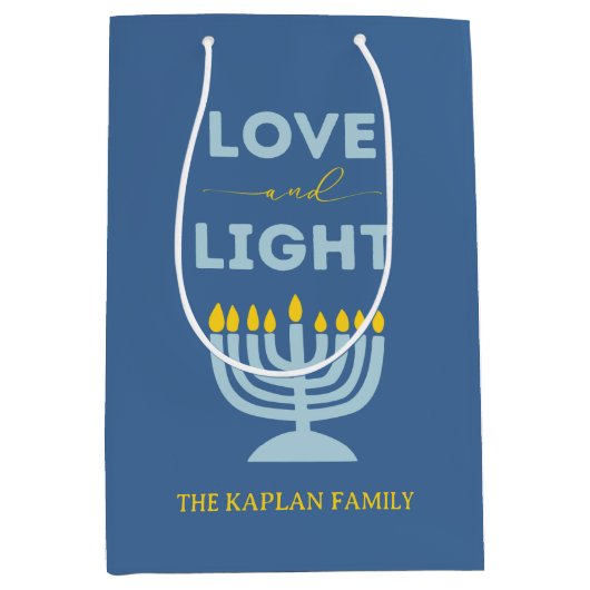 "Liefde en Licht" Menorah Gepersonaliseerde Chanoe Medium Cadeauzakje (Voorkant)