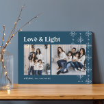 Liefde en licht | Modern Snowflakes Hanukkah Feestdagenkaart<br><div class="desc">Een modern en feestelijk ontwerp voor uw vakantievergrotingen met twee foto's naast elkaar,  op een doorsnee winterblauwe achtergrond met sneeuwvlokkende tuinen langs de rechterkant. 'Liefde & Licht' staat bovenaan in retroflectuur,  met je familienaam en het jaar onderaan. Een modern en doordringend vakantiekaartontwerp voor Hanukkah 2021.</div>