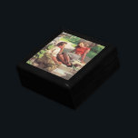 liefde en Romance, middelbare school Sweethearts Cadeaudoosje<br><div class="desc">illustratie liefde en romance design met een schattig jong koppel dat op school flirt. De tieners zitten met hun lesboeken op een paar stappen in de schaduw van de bomen om de campus.</div>