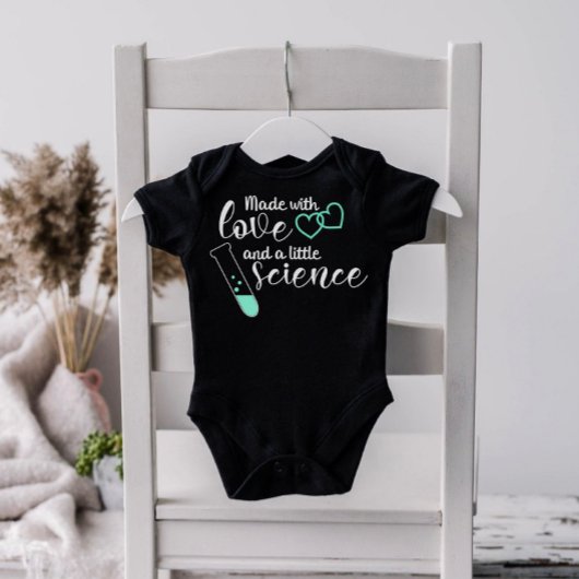 Liefde en Wetenschap IVF Quote Mint Groen Wit Teks Romper