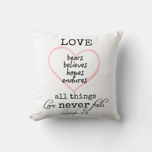 Liefde faalt nooit Bijbelvers Kussen (Voorkant)