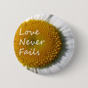 Liefde Faalt Nooit Daisy 1 Korintiërs 13 Ronde Button 5,7 Cm