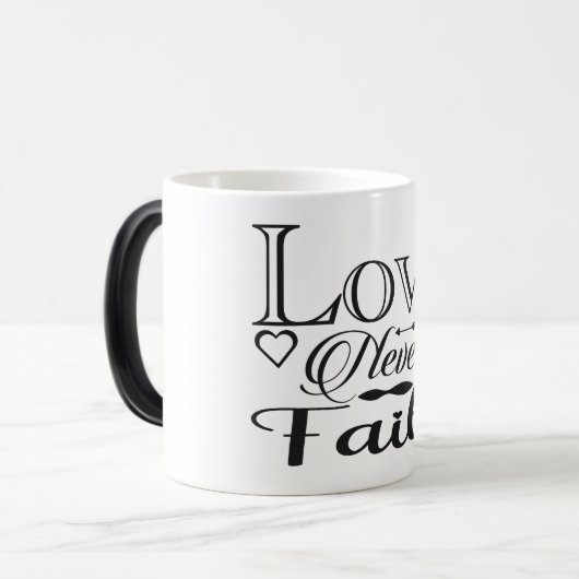 Liefde faalt nooit magische mok (Voorkant links)