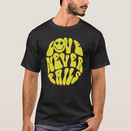 Liefde faalt nooit positiviteit citeert esthetisch t-shirt (Voorkant)