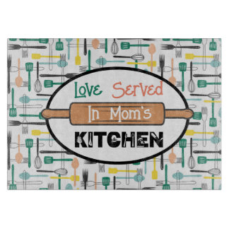 Liefde geserveerd in de keuken van mama snijplank