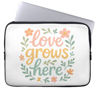 Liefde Groeit Hier Cottagecore Typografie Kunst Laptop Sleeve