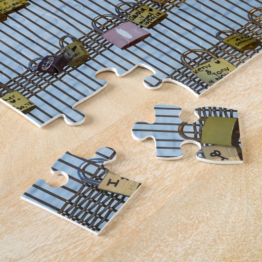 Liefde hanglocks op Pont de Solferino - Parijs, Fr Legpuzzel (Zijkant)