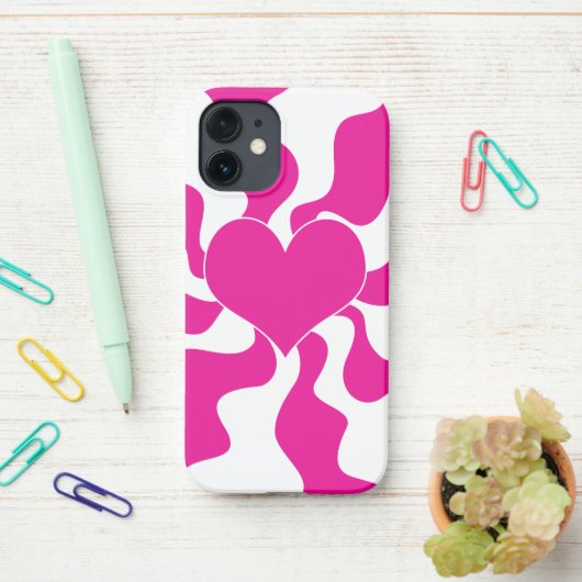 Liefde Hart in Magenta en Wit iPhone Hoesje (Op bureau)