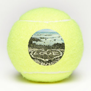 Liefde Hawaii Koraal Hart Zwarte Zand Strand Foto Tennisballen