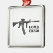 Liefde hoeft nooit AR-15 te herladen Metalen Ornament (Links)