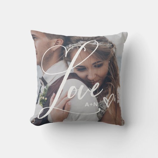 Liefde in elegant script | Twee foto's met hart Kussen (Voorkant)