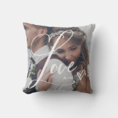 Liefde in elegante script | Twee foto's met hart Kussen (Voorkant)