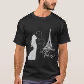 Liefde in Parijs: een tijdloze kus onder de Eiffel T-shirt (Voorkant)