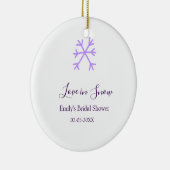Liefde in sneeuw bruidsfeest paarse sneeuwvlokken  keramisch ornament (Rechts)