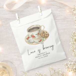 Liefde is aan het brouwen Bruidsjurk theekransje Bedankzakje