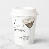 Liefde is aan het brouwen Espresso Martini Bruidsf Papieren Bekers (Voorkant)